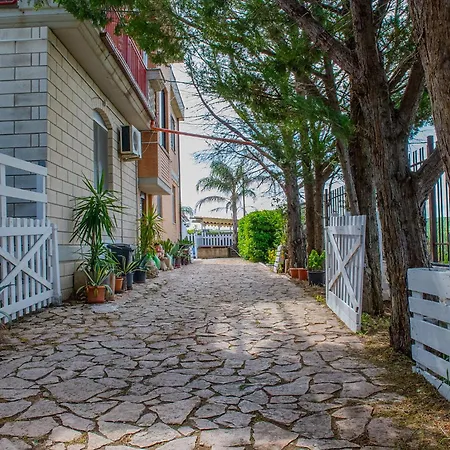 Lucia Villa *